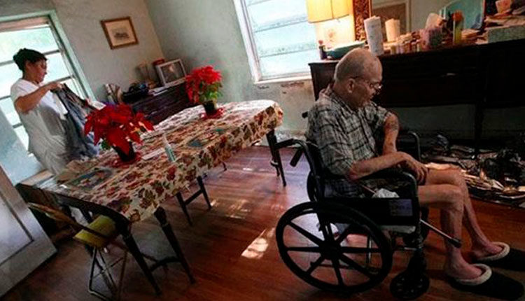 Ancianos de bajos recursos de la Florida viven preocupados por el futuro de su cuidado médico. / Foto: Telemundo 47.