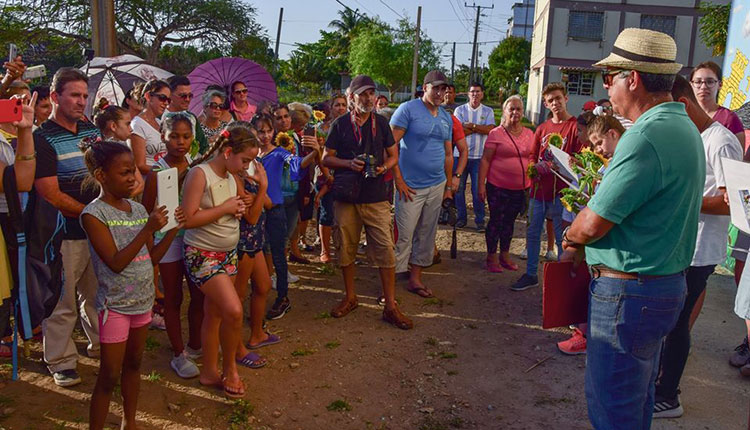 Inauguran pintura mural en el «Hermanos Cruz» Inauguran pintura mural en el «Hermanos Cruz»