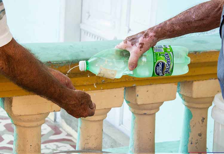 En Pinar del Río, atención diferenciada a los ancianos El cuidado y protección de los adultos mayores que van a las casas de abuelos es prioridad de todos los que allí laboran, ante la presencia del COVID-19, en Pinar del Río, Cuba, 25 de marzo de 2020