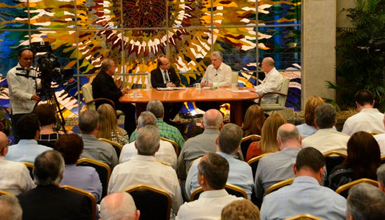 Regulará Cuba la entrada al país, anuncia Díaz-Canel Miguel Díaz-Canel Bermúdez, Presidente de la República de Cuba en la Mesa Redonda