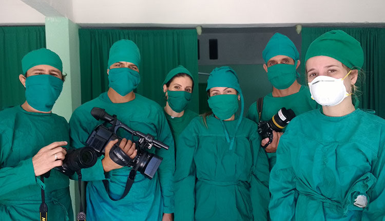 De izquierda a derecha, Januar Valdés Barrios, fotógrafo de periódico Guerrillero; William Díaz García, camarógrafo de TelePinar; Evelyn Corbillón Díaz, periodista de la ACN; Yusimy García Castellano, periodista de Radio Guamá; Rafael Fernández, fotógrafo de la ACN y Susana Rodríguez ortega, periodista de periódico Guerrillero.