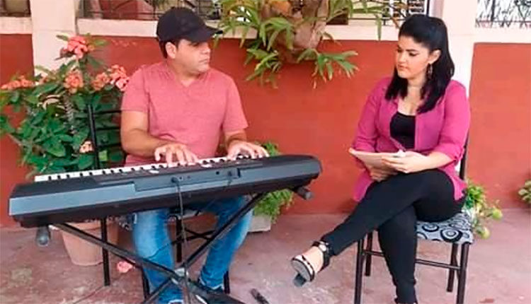 Lianette Mena y su esposo Carlos Alberto Acosta compartieron desde su hogar un mensaje de fe y esperanza a través de una canción. / Foto tomada de Facebook