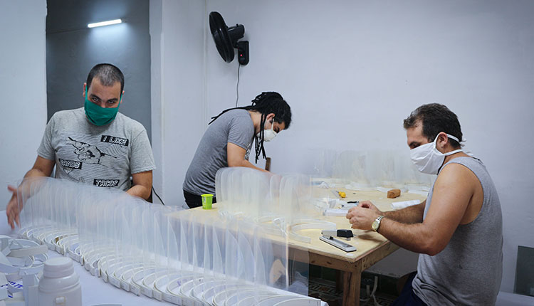 Manufacturar la salud Proceso de producción de máscaras protectoras / Foto: Estudio DiArt