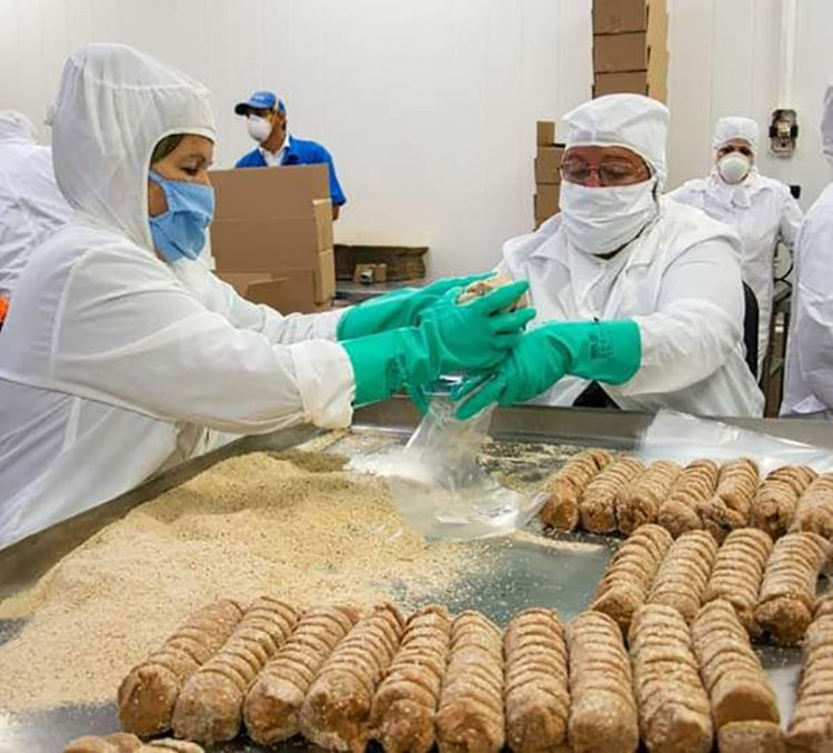 Aumenta producción de alimentos la Empresa Pesquera Industrial La Coloma Medallones