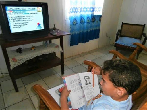 Consultoría online: Bienestar psicológico en tiempos de distanciamiento físico Niño estudiando