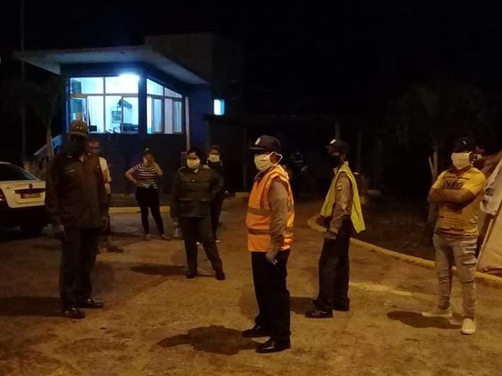 COVID-19: en La Ceiba enfrentan la cuarentena con una estrategia bien planificada Punto de control en La Ceiba