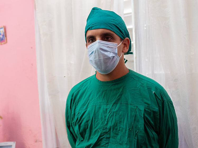 Daniesky Dopico Ravelo, vicedirector de asistencia médica del hospital León Cuervo Rubio.