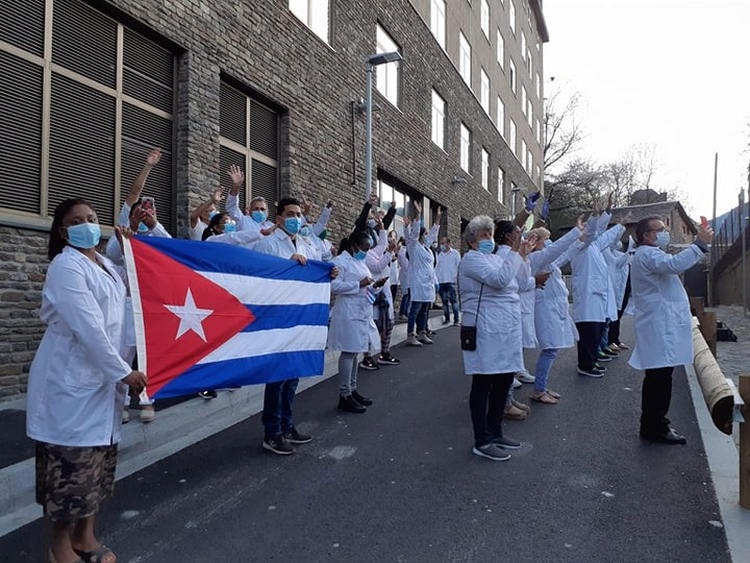 Una Mariana de estos tiempos Defender la Patria y poner en alto la bandera cubana es divisa que acompaña a los colaboradores en Andorra.