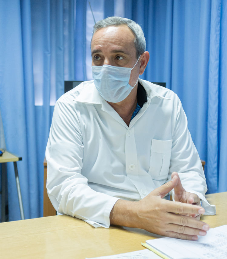 Las siete décadas de un viejo hospital en Pinar del Río Doctor Juan Eloy Cruz Quesada, director del hospital.