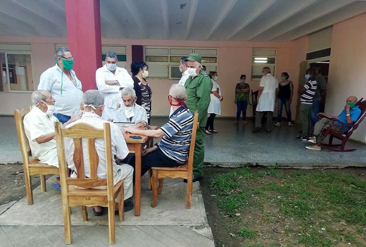 Cuidar de los desvalidos La insatisfacción con la elaboración de los alimentos fue la única queja expresada por los residentes en el hogar de ancianos.