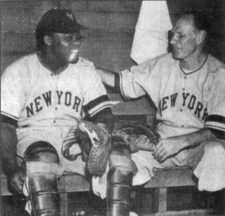 Rafael Noble, una muralla detrás de home Rafael Noble con los New York Giants, junto al manager Leo Durocher.