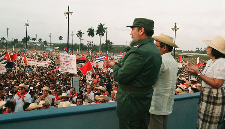 De cuando Fidel y Raúl celebraron el Primero de Mayo en Pinar del Río Fidel acompañó a los pinareños en el acto por el Día Internacional de los Trabajadores celebrado el 30 de abril de 1988