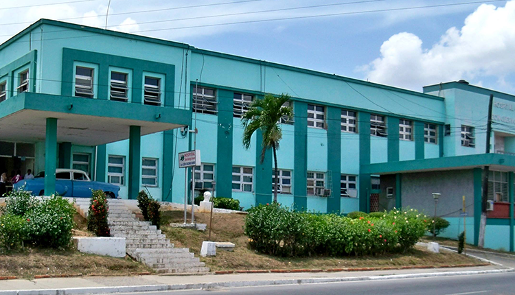 Fachada del hospital provincial docente clínico quirúrgico León Cuervo Rubio en Pinar del Río