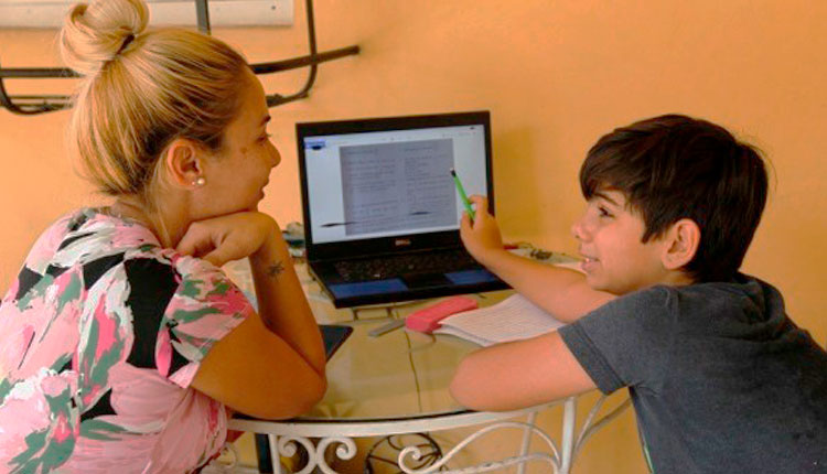 Todos los derechos de los trabajadores están garantizados Muchas madres permanecen en sus casas al cuidado de los hijos.