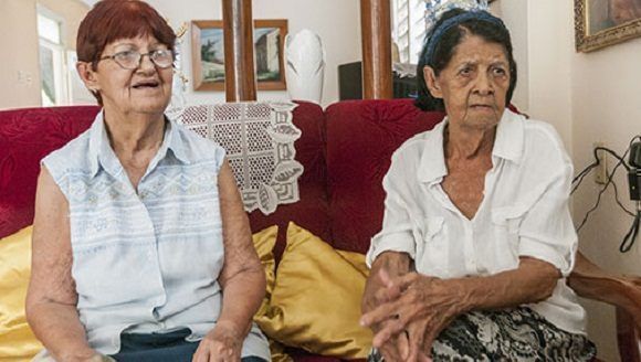 El Comandante Pinares: un Héroe-hombre Cristina y Dulce Sánchez Díaz, hermanas del comandante Pinares. / Foto: Carlos Bauta/ Guerrillero.