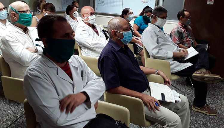 Médicos cubanos generalizan sus experiencias en el enfrentamiento a la COVID-19 y se preparan para futuras etapas Médicos cubanos generalizan sus experiencias en el enfrentamiento a la COVID-19 y se preparan para futuras etapas