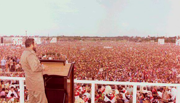 Fidel, Pinar del Río, “El Moncada”… Fidel pronuncia un discurso durante el acto por el XXIII aniversario del asalto a los Cuarteles Moncada y Carlos Manuel de Céspedes en la provincia de Pinar del Río, 26 de julio de 1976. / Foto: Estudios Revolución / Fidel Soldado de las Ideas