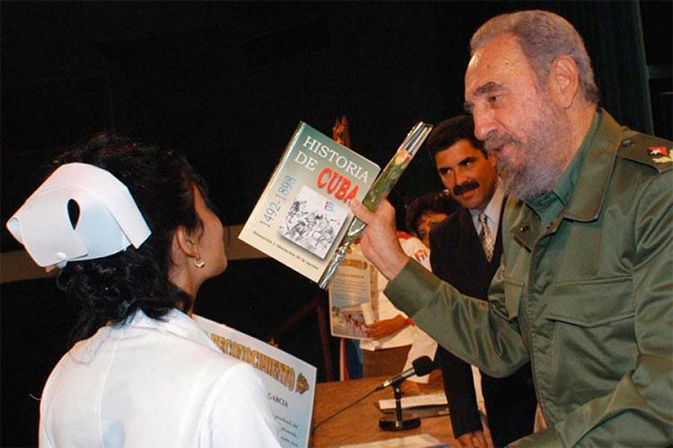 Fidel y su apuesta por una medicina humanista Fidel y la Historia de Cuba