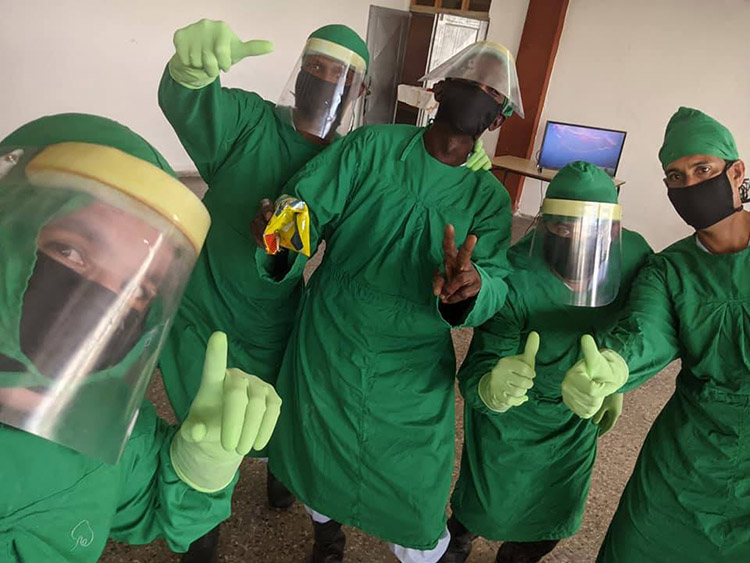 Los amigos que conocí en la zona roja en Pinar del Río Grupo de trabajadores de la cultura que trabajó en la zona roja de la EPA Pedro Raúl Sánchez