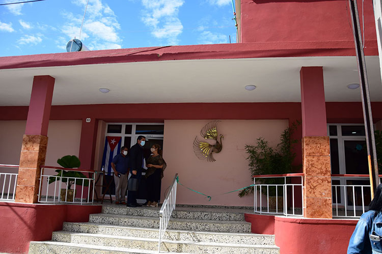 Visitan autoridades del Partido y del Gobierno sitios de interés de Pinar del Río Restaurante Las Vegas en Pinar del Río.