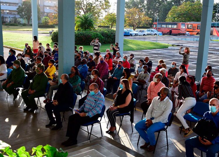 Honor a quien honor merece: felicidades a todos los educadores de Pinar del Río acto por el dia del educador pinar del rio