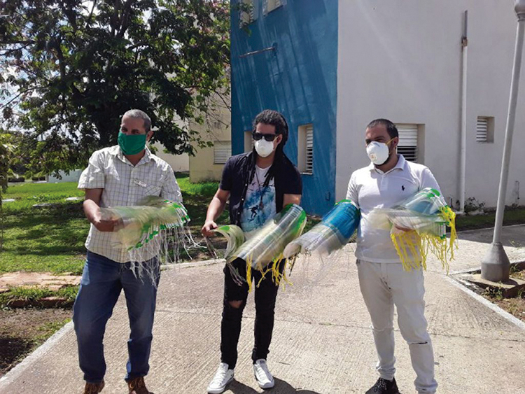 Un año diferente para la cultura en Pinar del Río Máscaras faciales, nasobucos, batas y otros efectos médicos fueron donados por varios grupos de creación pertenecientes a la filial pinareña del Fondo Cubano de Bienes Culturales.