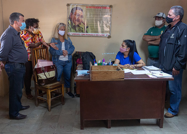 Chequean control de precios en establecimientos de Pinar del Río Grupo de Supervisión Superior del Estado / Foto: Jaliosky Ajete Rabeiro