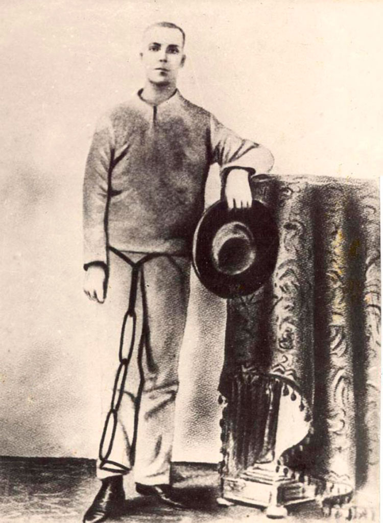 El hijo extraordinario El adolescente José Martí fue condenado a seis años de prisión con trabajos forzados y Fermín Valdés Domínguez a seis meses de prisión.