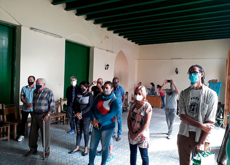 Otorgan en Pinar del Río premios en el 8vo salón Arturo Regueiro Inauguración del salón / Foto: Ángel Felipe Machín (tomado de su perfil de fb)