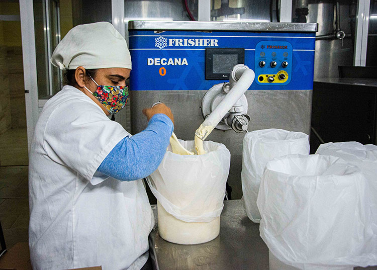 Empresa pinareña de Productos Lácteos y Confitería, con la eficiencia como premisa Empresa pinareña de Productos Lácteos y Confitería, con la eficiencia como premisa