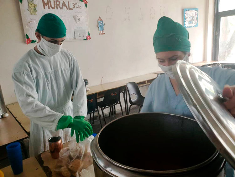 ¿Qué estoy haciendo aquí? Actividades de distribución de alimentos.