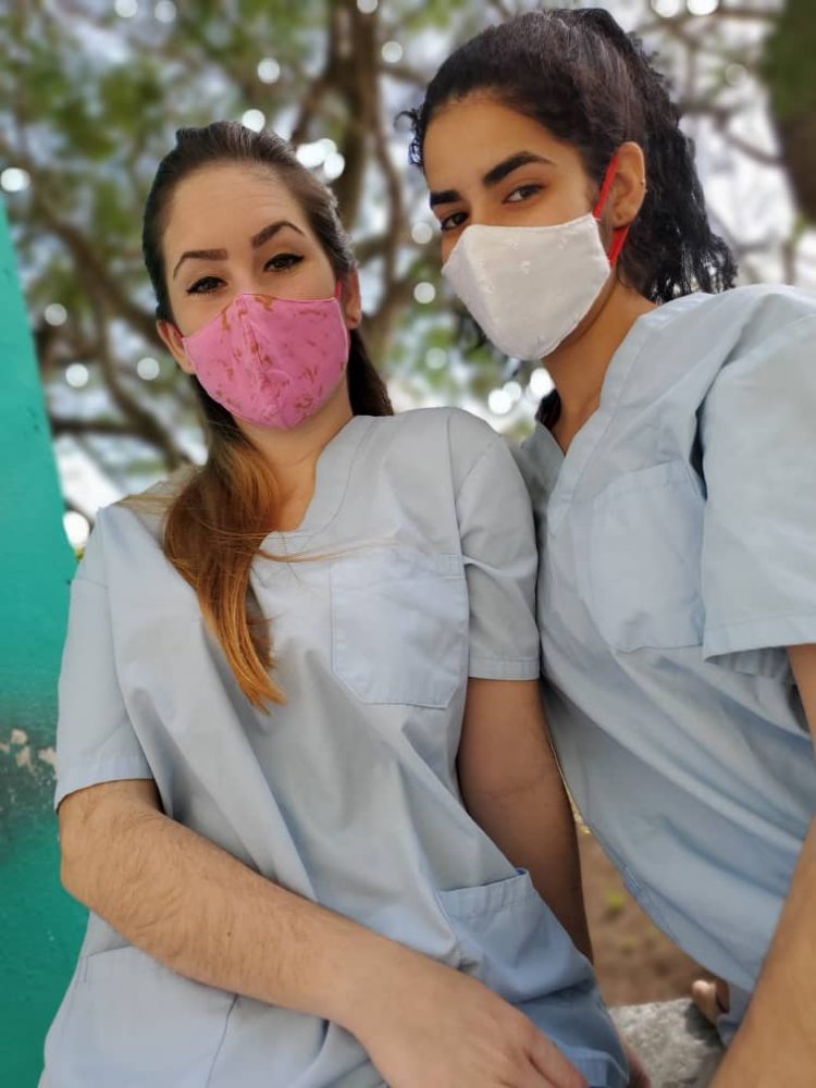 ¿Qué estoy haciendo aquí? Wendy y Rocío. Estudiantes de Español- Literatura.