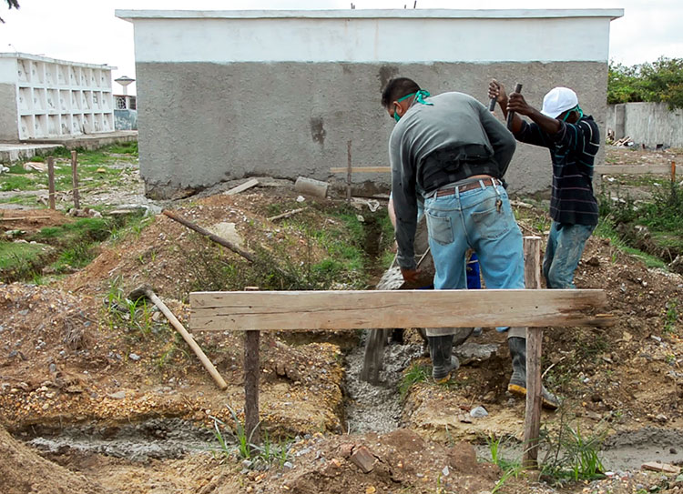 Jornada de homenaje y agradecimiento La construcción de nichos y reparación de cementerios son acciones que responden a planteamientos de la población.