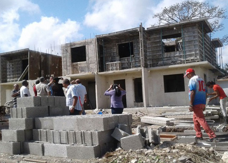 Reconocen apoyo del pueblo de Pinar del Río al programa de la vivienda Construcción de viviendas.
