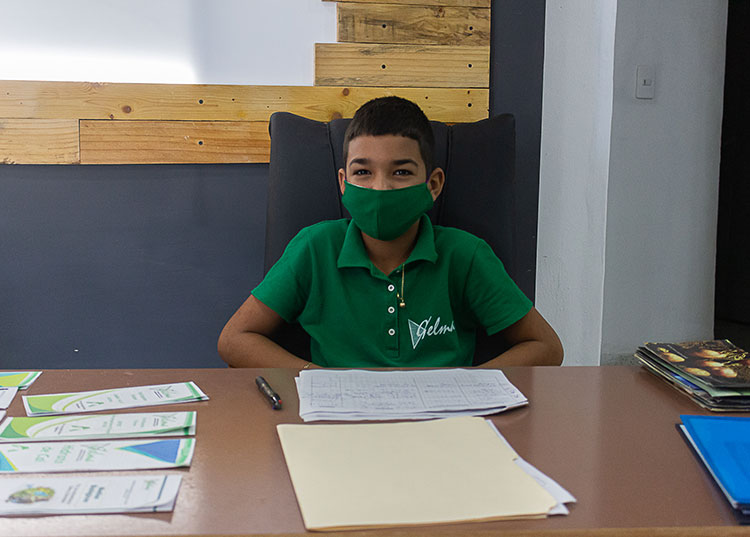 Reinvertir divisas en la agricultura en Pinar del Río Kevin Dainel Chávez González pertenece a un círculo de interés que tiene la UEB con niños de la comunidad. / Foto: Jaliosky Ajete Rabeiro