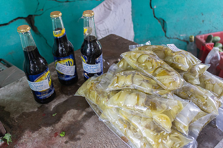 En “El Vial” de Pinar del Río van por más La minindustria es de vital importancia por los productos que se ponen a la venta. / Foto: Jaliosky Ajete Rabeiro