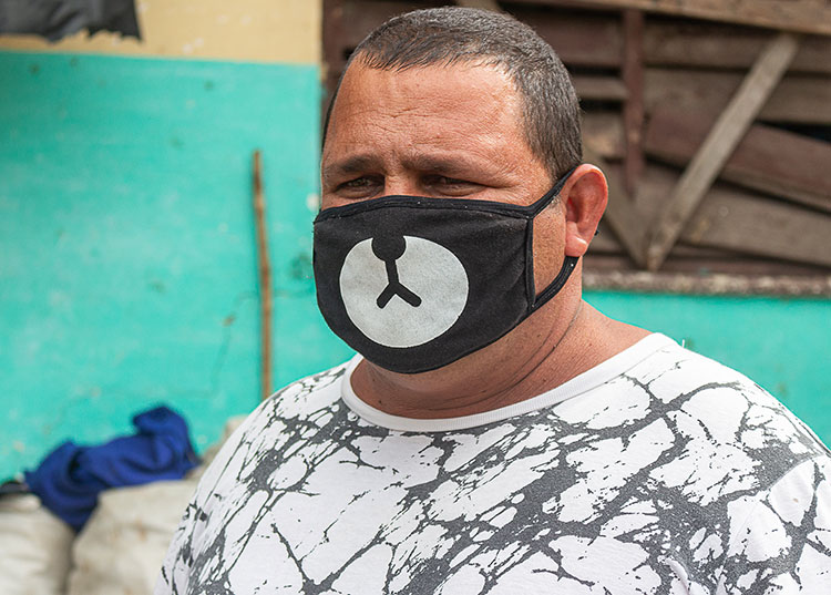 En “El Vial” de Pinar del Río van por más El administrador, Roydel Ruiz Iglesias, afirma que ha planteado la situación de la iluminación en todas las instancias. / Foto: Jaliosky Ajete Rabeiro