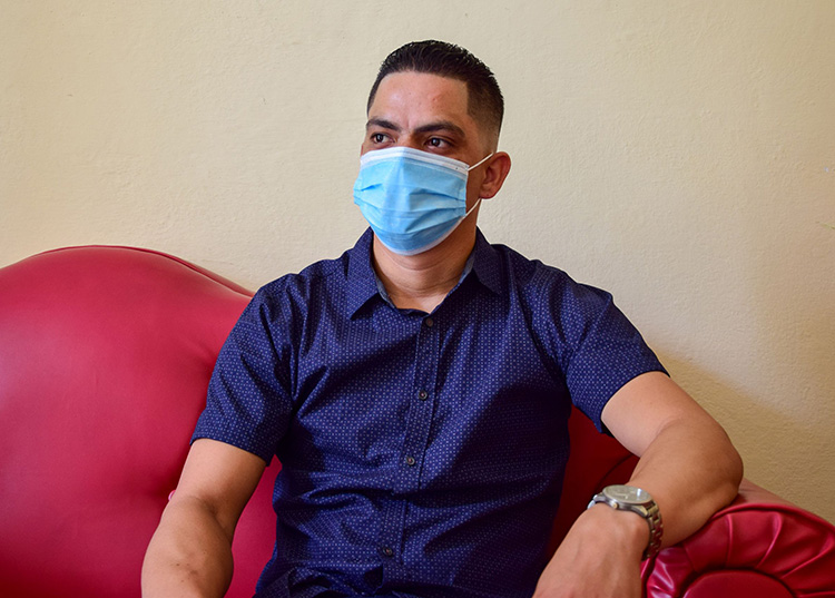 Guardián de la vida en Pinar del Río El pediatra Osvaldo Benítez Polo asegura que la salud de los niños depende en gran medida del cuidado de los padres. / Foto: Januar Valdés Barrios