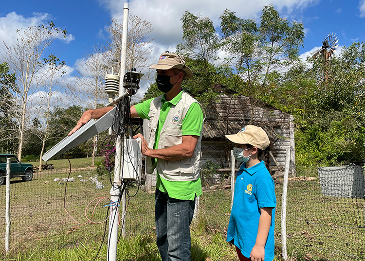 Cascajales: agroecología y manejo sostenible de tierras en la provincia Pinar del Río Los parámetros de la estación meteorológica brindan datos provechosos al Citma y a los campesinos del área. / Foto: Ariel Torres Amador