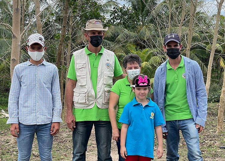 Cascajales: agroecología y manejo sostenible de tierras en la provincia Pinar del Río La familia de Gilberto es parte esencial del proyecto, pues sin ella nada hubiese sido posible. / Foto: Ariel Torres Amador
