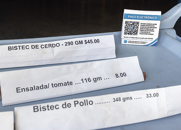 Comercio electrónico: un camino por desandar en Pinar del Río El Mar-Init muestra el menú de comida para llevar y al lado el QR por si algún cliente desea usarlo