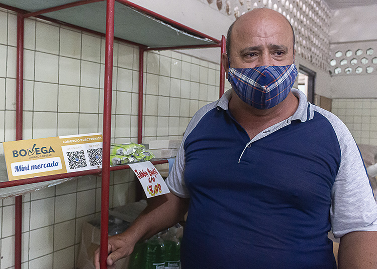 Comercio electrónico: un camino por desandar en Pinar del Río Alfredo Lazo dijo que indicaron colocar el código bien visible en cada una de las unidades que están bajo su subordinación