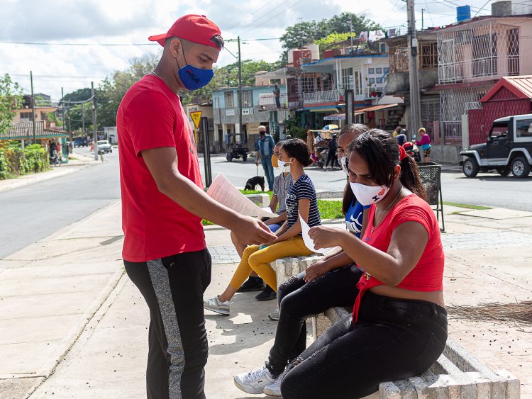 Educación no descansa en Pinar del Río Un grupo de muchachos de la FEEM formaron brigada voluntaria en el Consejo Popular Hermanos Barcón.