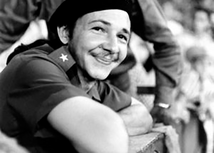 Compartir sus 90… raul castro cuba2