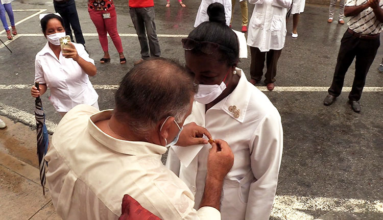 Reconocen labor de trabajadores de la salud reconocimientos a trabajadores de salud pinar del rio 2