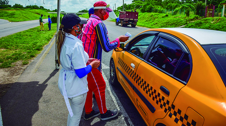 Crecen contagiados por COVID-19 en Pinar del Río medidas movilidad autos