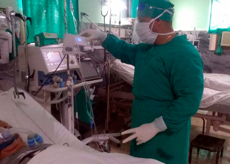 Pinar del Río late junto a Matanzas La mayor parte de los médicos que se afanan aquí tienen diplomados en cuidados intensivos, mientras que los enfermeros son intensivistas o emergencistas. Todos tienen experiencia en el trabajo con pacientes enfermos de COVID-19