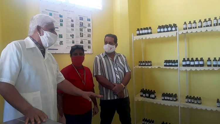 En la salud todo es posible Carlos Callava, aparte de farmacéutico es un reconocido estudioso y profesor de todas las prácticas de la medicina tradicional.