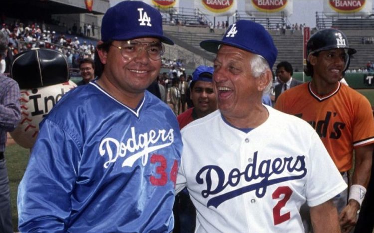 Tom Lasorda Lasorda, a la derecha