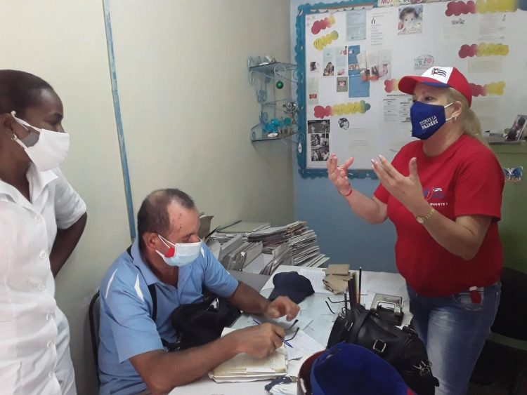 Diálogos en la base en Pinar del Río Intercambio con la enfermera Daynerys Moreno en los Consultorios 91 y 92 en el Consejo Popular Celso Maragoto.